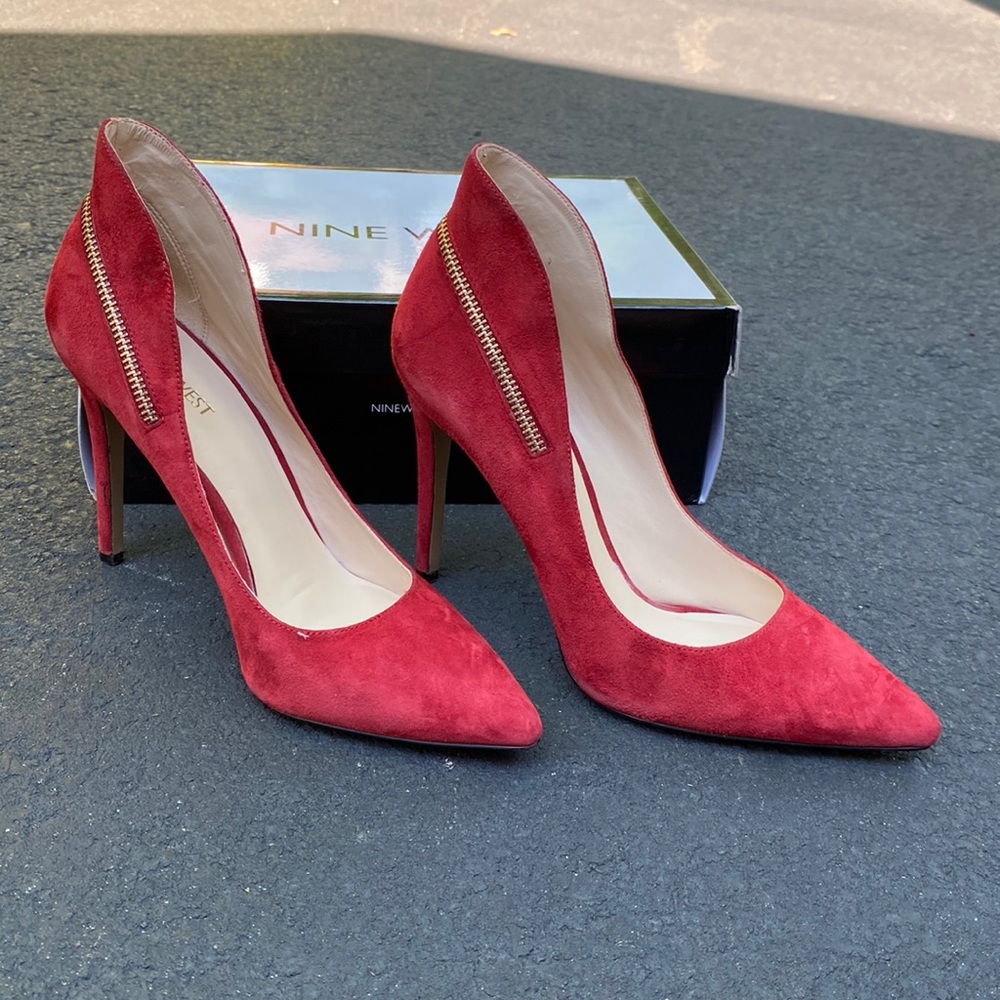 Red pumps